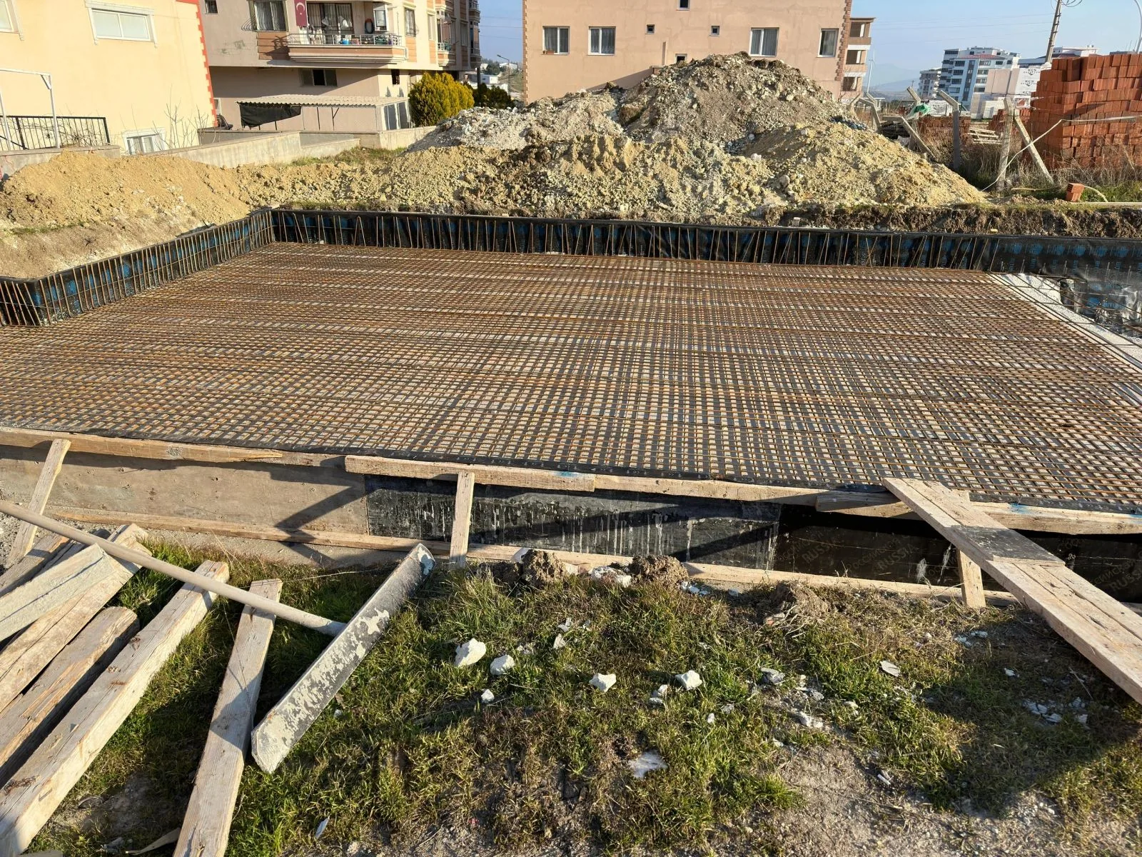 İzmir'de Arsa Üzerine Apartman Yapmak: 2026 Maliyet Rehberi